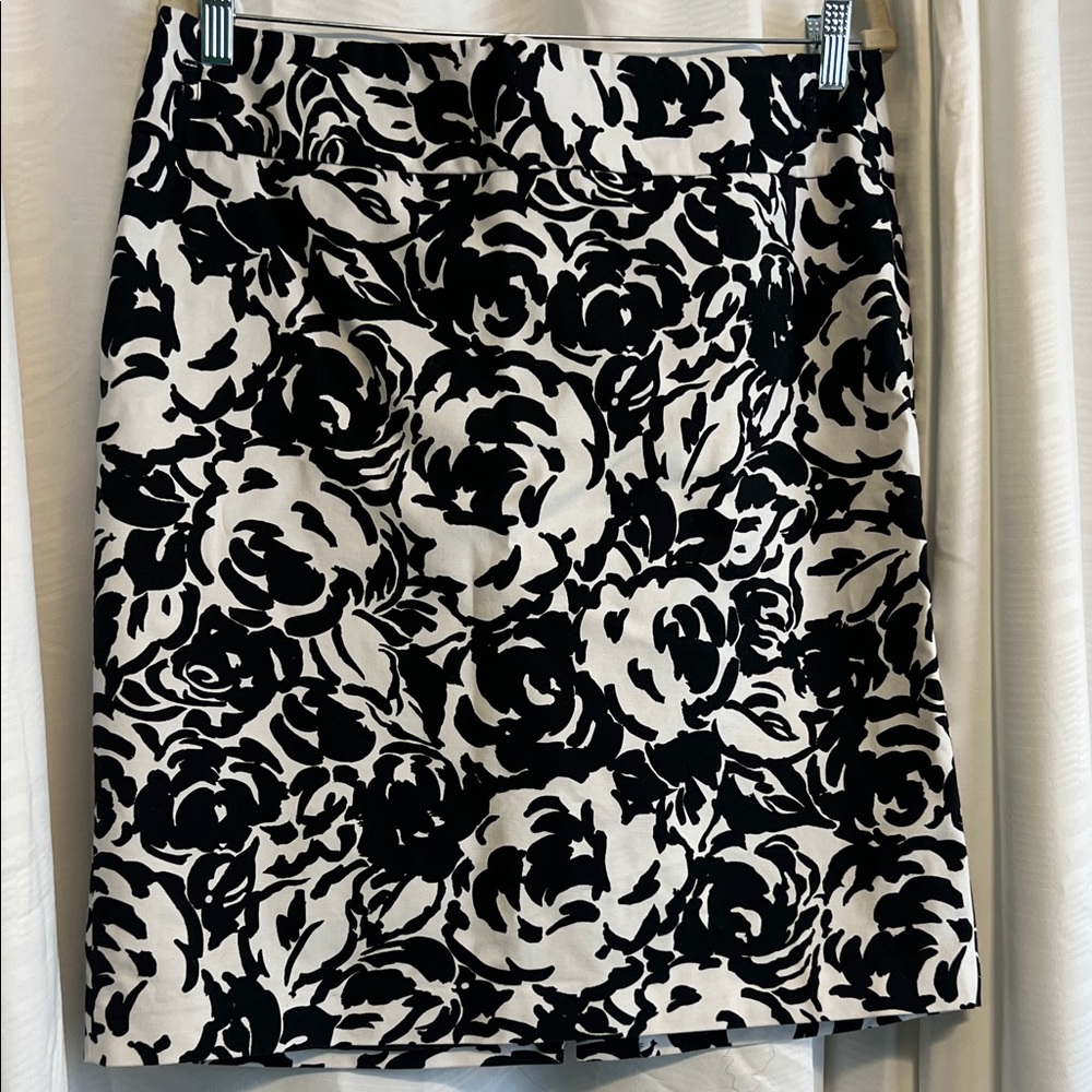Liz Claiborne Black and White Floral Pencil Skirt